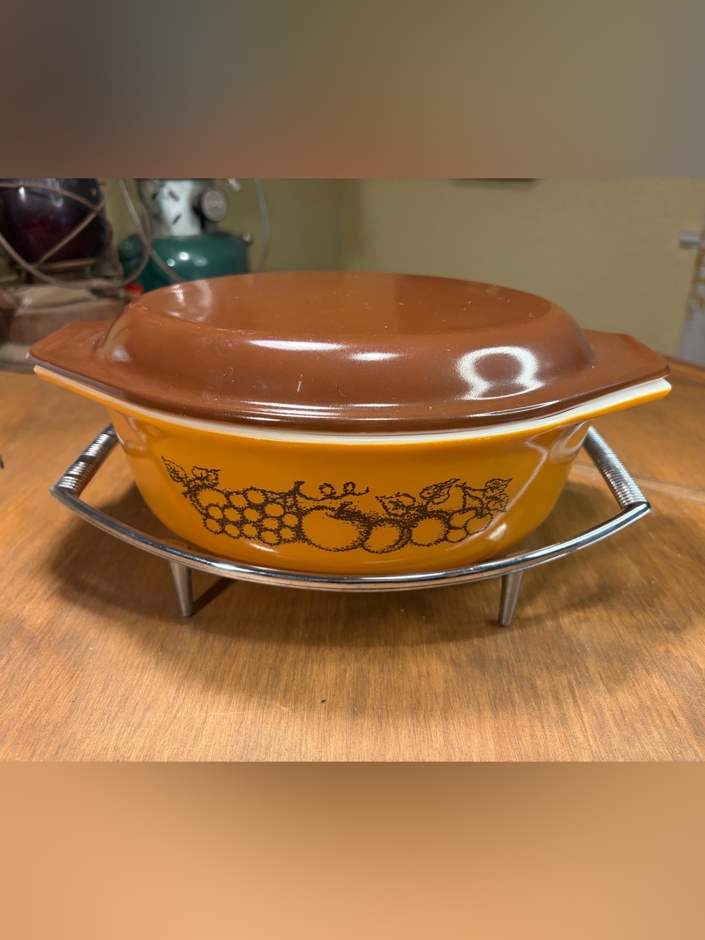 PYREX 1.5L Old Orchard Oval 043 Covered Dish w/Lid & Stand Vintage 1974-78